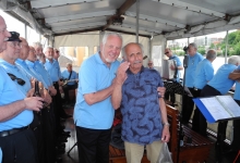 der 1. Vorsitzende Lothar Überall mit dem Jubilar Welf Schiller
